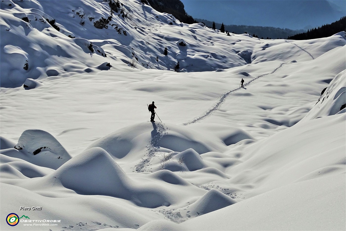 06 Bello scendere sulle 'dune' di neve.JPG